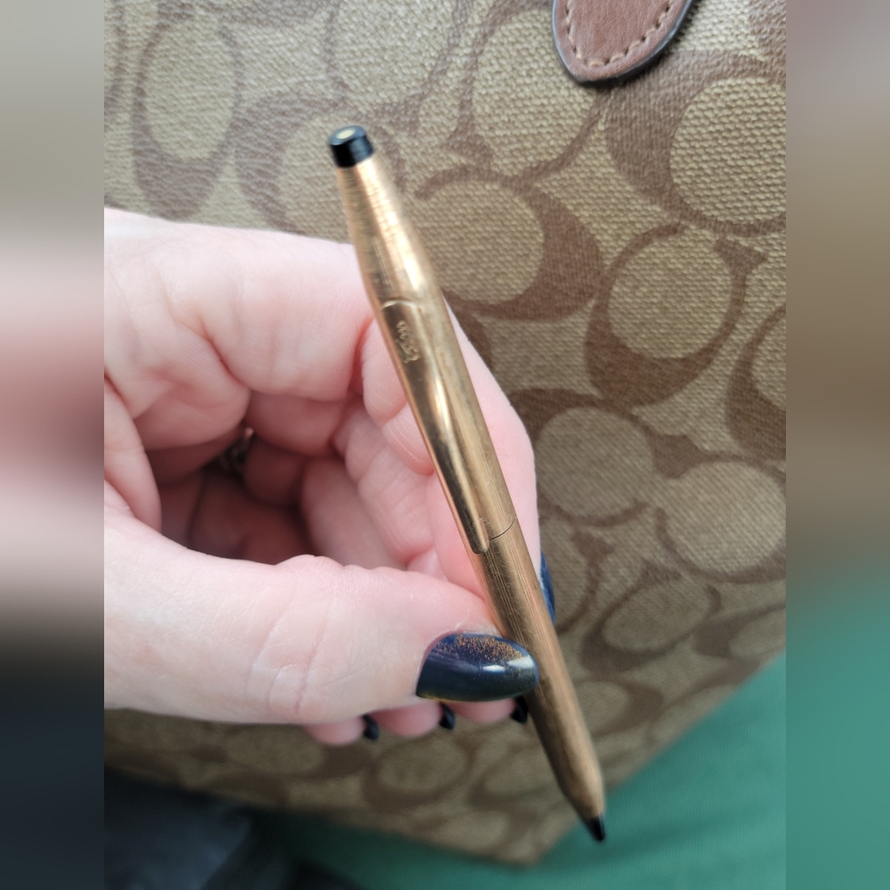 Elegant Gold Pen